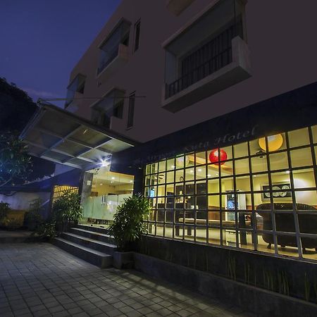 Airport Kuta Hotel And Residences Tuban  Exterior photo