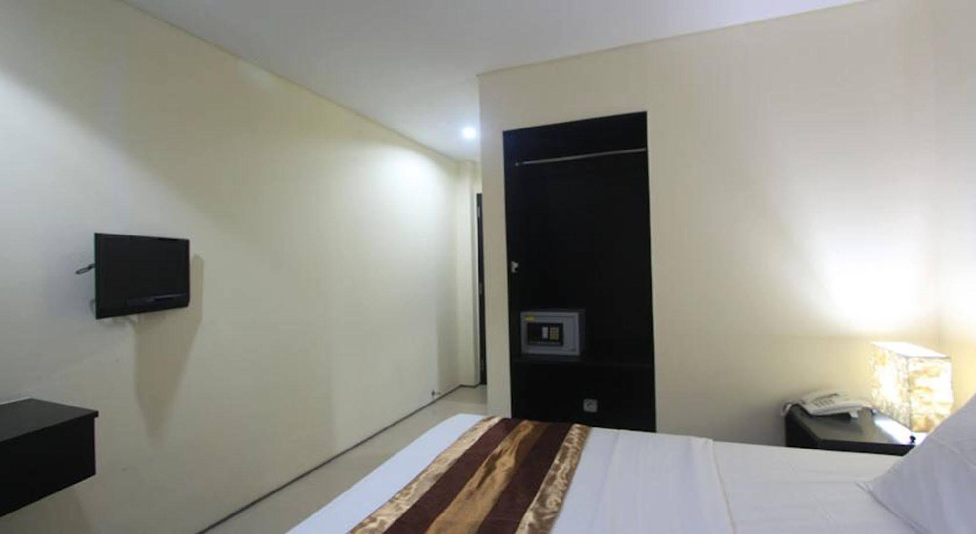Airport Kuta Hotel And Residences Tuban  Exterior photo