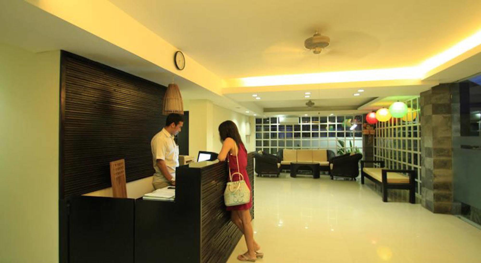 Airport Kuta Hotel And Residences Tuban  Exterior photo