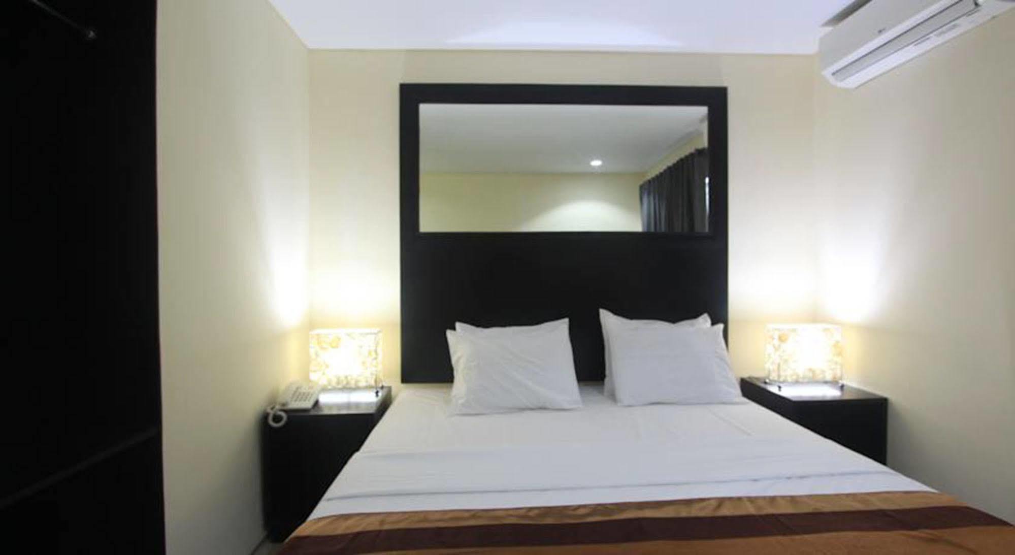 Airport Kuta Hotel And Residences Tuban  Exterior photo